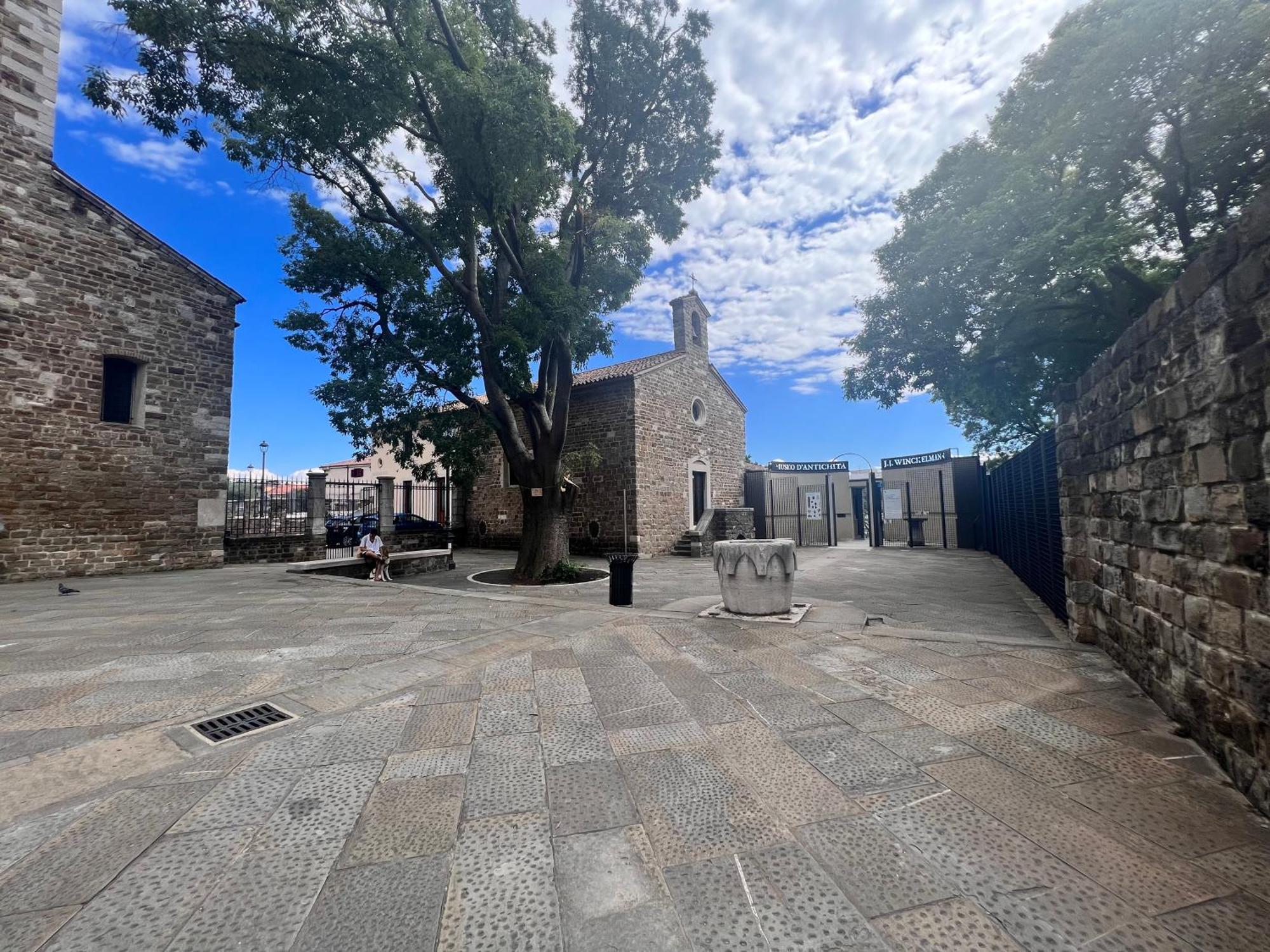 Appartamento Al Castello Trieste Exterior foto
